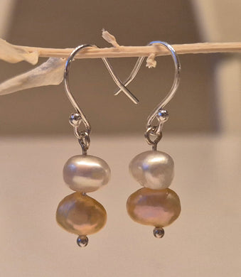 Korvakorut makeanvedenhelmillä