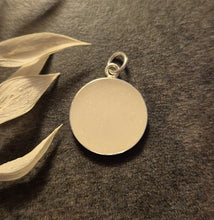 Helmiäissävy koruun