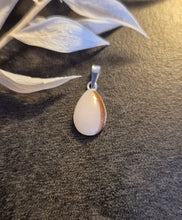 Hiuksia korun pinnalle