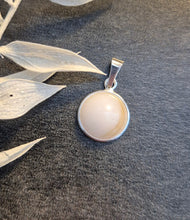 Hiuksia korun pinnalle