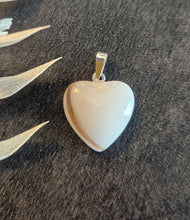 Hiuksia korun pinnalle