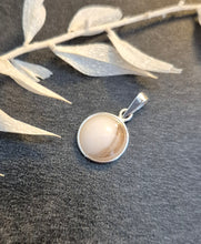 Hiuksia korun pinnalle