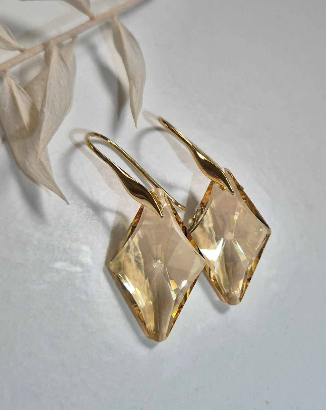 Korvakorut Swarovskin kristalleilla