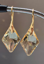 Korvakorut Swarovskin kristalleilla