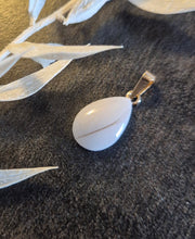 Hiuksia korun pinnalle