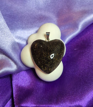 Helmiäissävy koruun